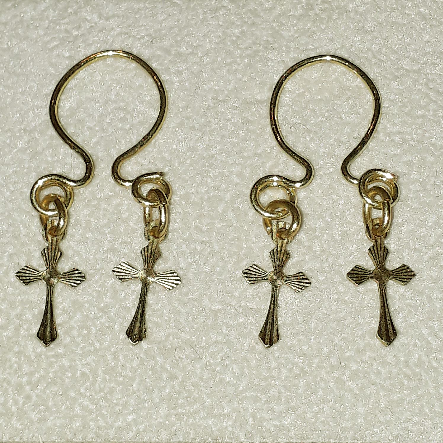 Gouden tepelhanger kruisje Gouden tepelhanger kruisje
