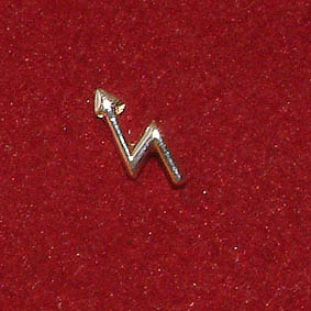 Zilveren neuspiercing bliksem Zilveren neuspiercing bliksem